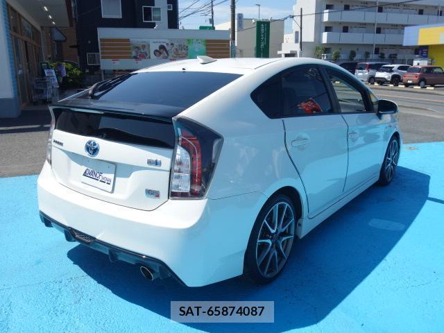 Toyota PRIUS 2013-05 8647088-11
