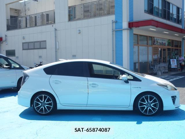 Toyota PRIUS 2013-05 8647088-16