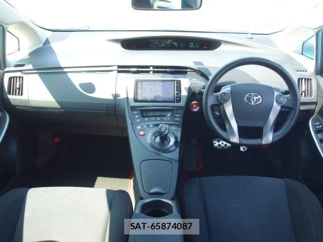 Toyota PRIUS 2013-05 8647088-17