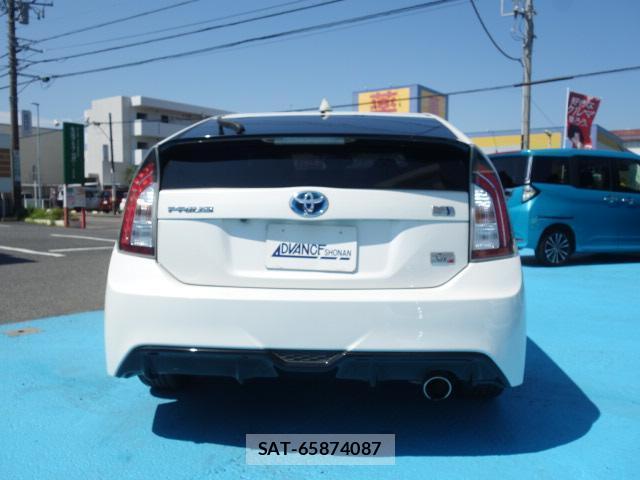Toyota PRIUS 2013-05 8647088-18