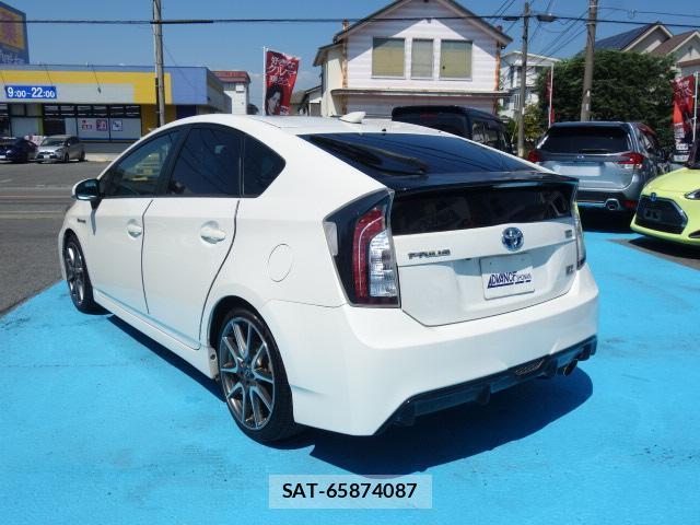 Toyota PRIUS 2013-05 8647088-19
