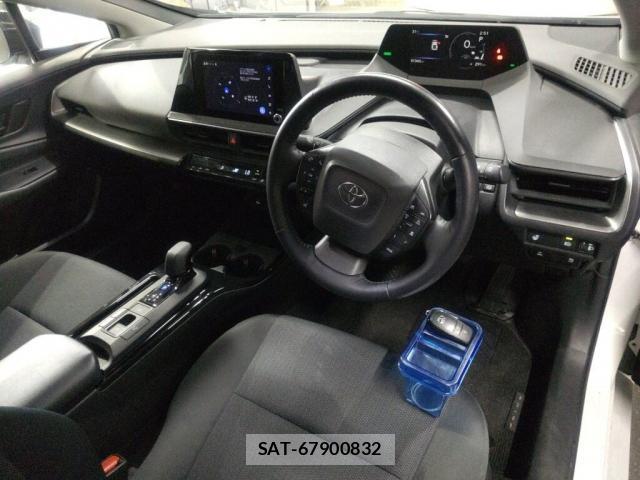 Toyota PRIUS 2023-07 8647169-2