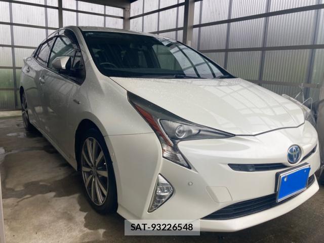 Toyota PRIUS 2016-05 8647280-1