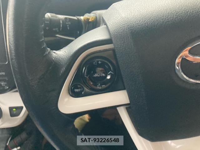 Toyota PRIUS 2016-05 8647280-16