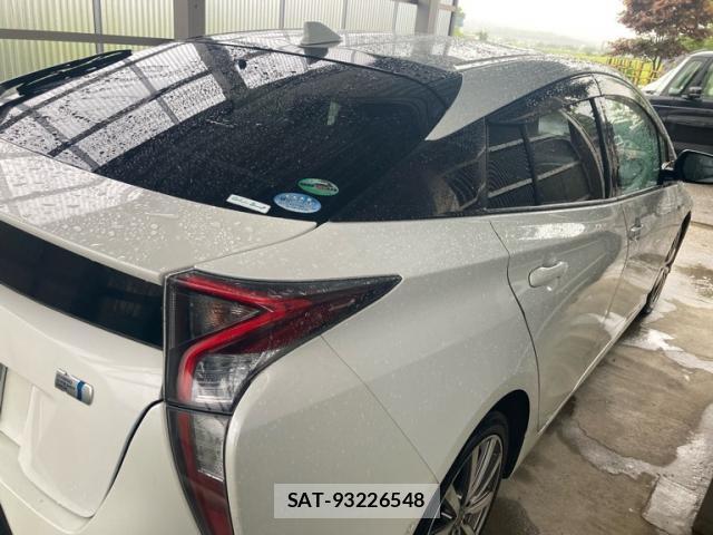 Toyota PRIUS 2016-05 8647280-2