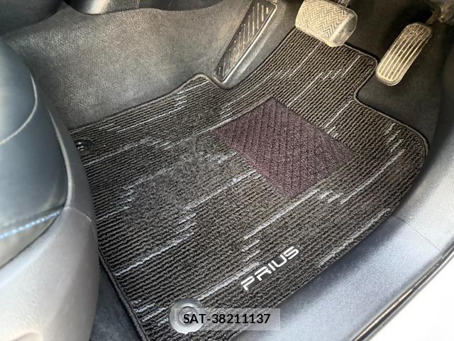 Toyota PRIUS 2021-04 8647465-17