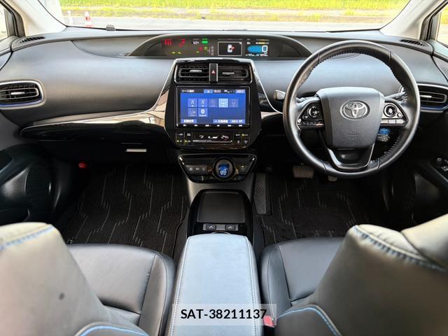 Toyota PRIUS 2021-04 8647465-2