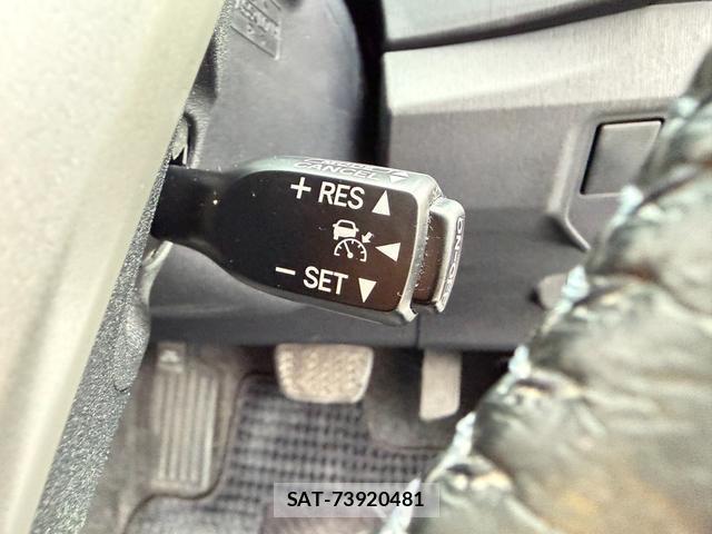 Toyota PRIUS 2013-04 8647472-10