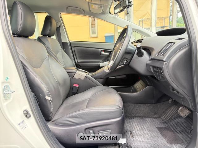 Toyota PRIUS 2013-04 8647472-13