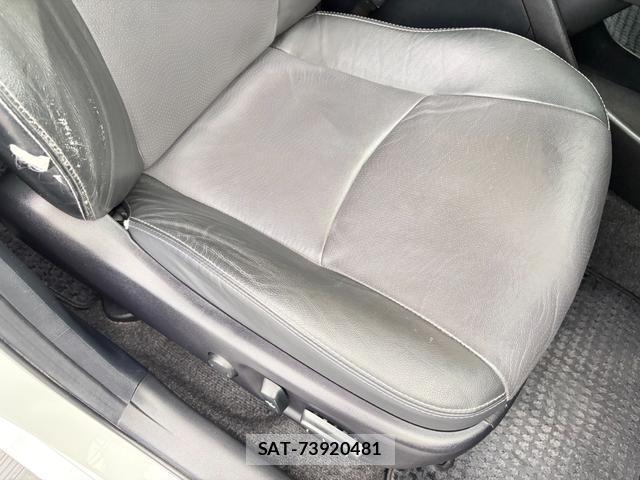 Toyota PRIUS 2013-04 8647472-14