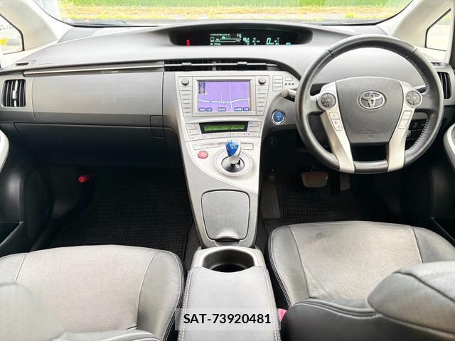 Toyota PRIUS 2013-04 8647472-2