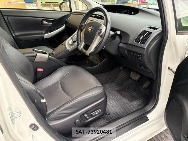 Toyota PRIUS 2013-04 8647472-4