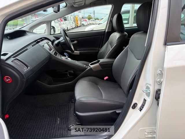 Toyota PRIUS 2013-04 8647472-5