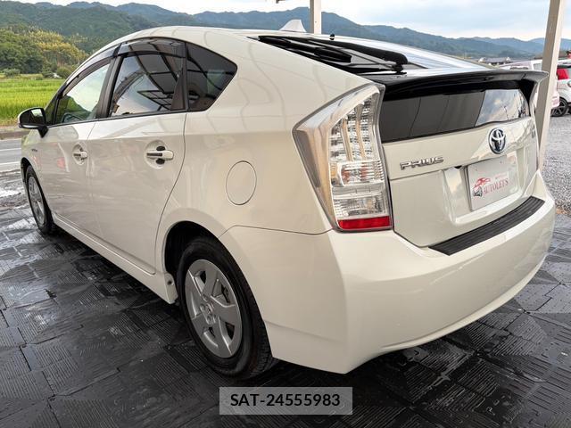 Toyota PRIUS 2012-01 8647473-1