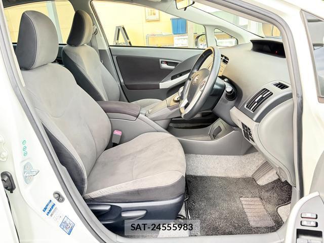 Toyota PRIUS 2012-01 8647473-10