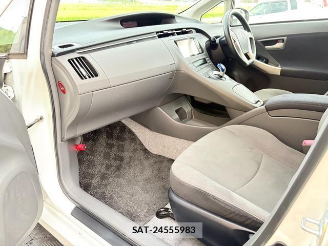 Toyota PRIUS 2012-01 8647473-13