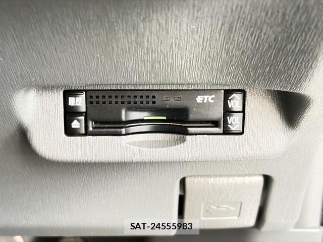 Toyota PRIUS 2012-01 8647473-14