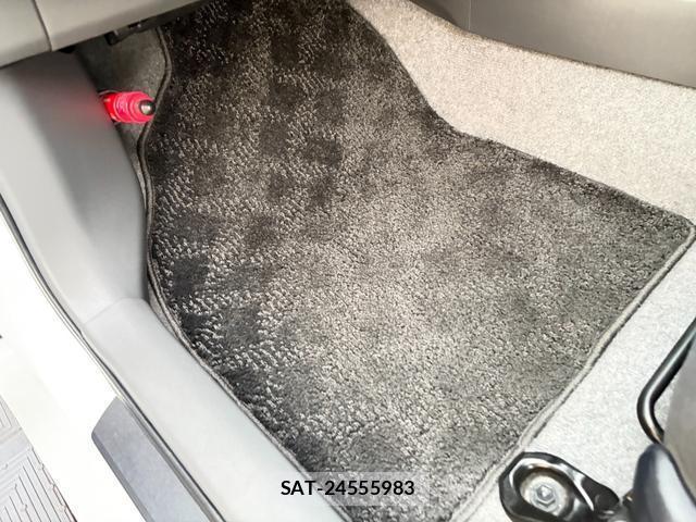 Toyota PRIUS 2012-01 8647473-16