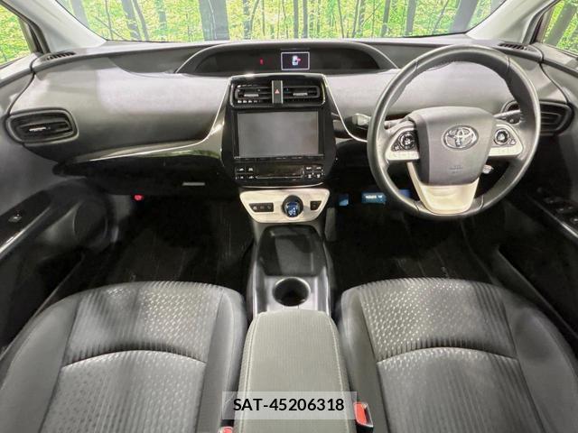 Toyota PRIUS 2017-06 8647513-1