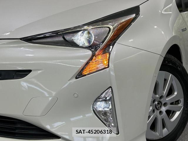Toyota PRIUS 2017-06 8647513-11