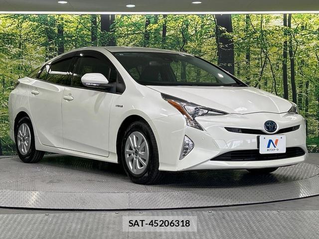 Toyota PRIUS 2017-06 8647513-15