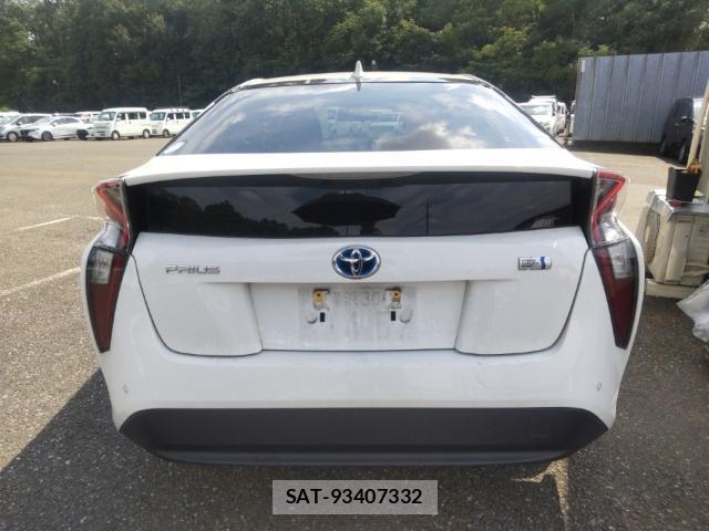Toyota PRIUS 2018-09 8647533-1