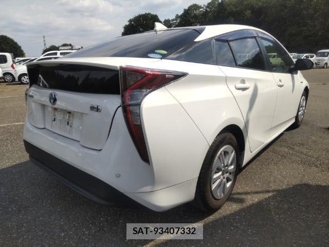 Toyota PRIUS 2018-09 8647533-4