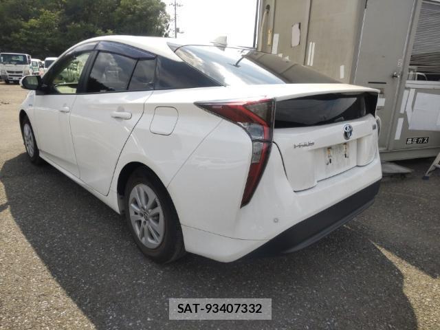 Toyota PRIUS 2018-09 8647533-5