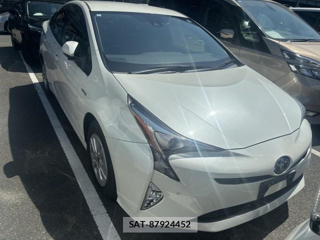 Toyota PRIUS 2018-05 8647583-1