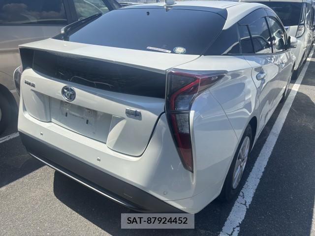 Toyota PRIUS 2018-05 8647583-2