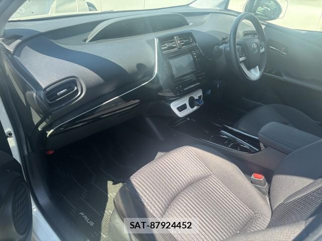 Toyota PRIUS 2018-05 8647583-3
