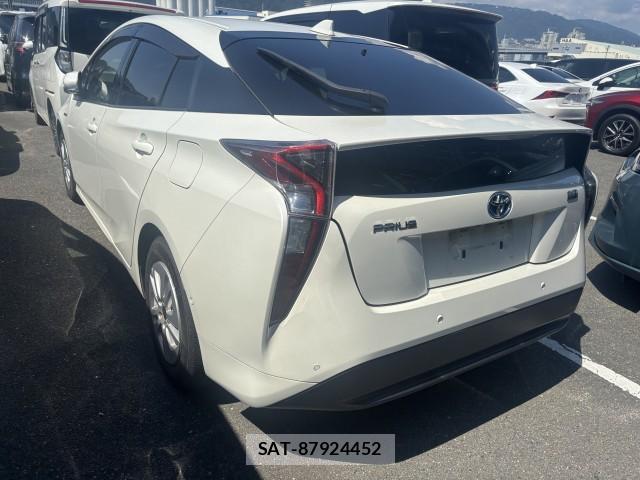 Toyota PRIUS 2018-05 8647583-4