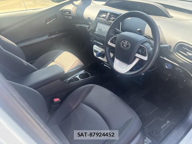 Toyota PRIUS 2018-05 8647583-8
