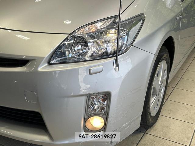 Toyota PRIUS 2011-10 8647764-11