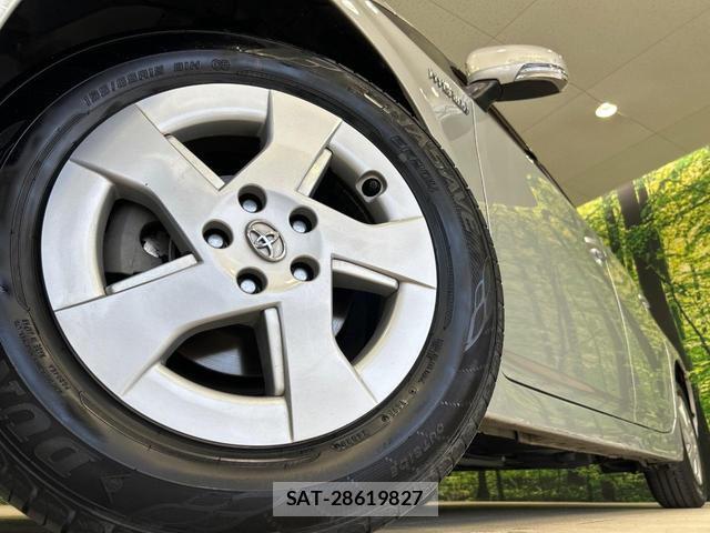 Toyota PRIUS 2011-10 8647764-12