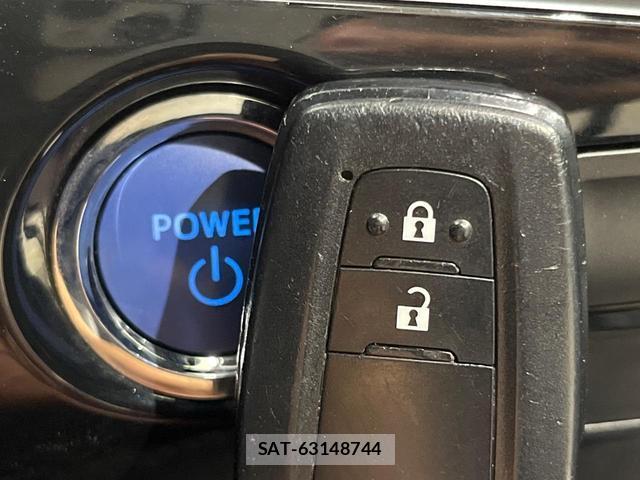 Toyota PRIUS 2019-07 8647852-6