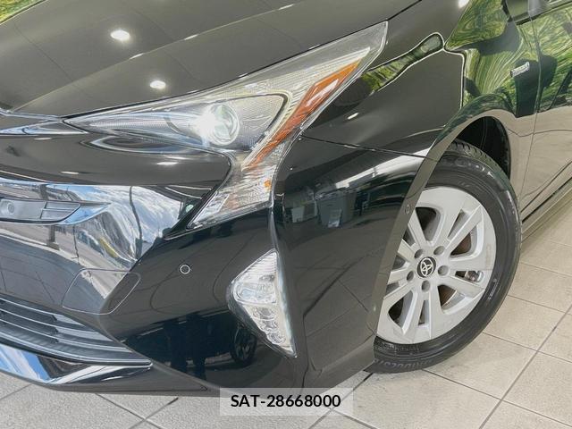 Toyota PRIUS 2017-08 8647968-11
