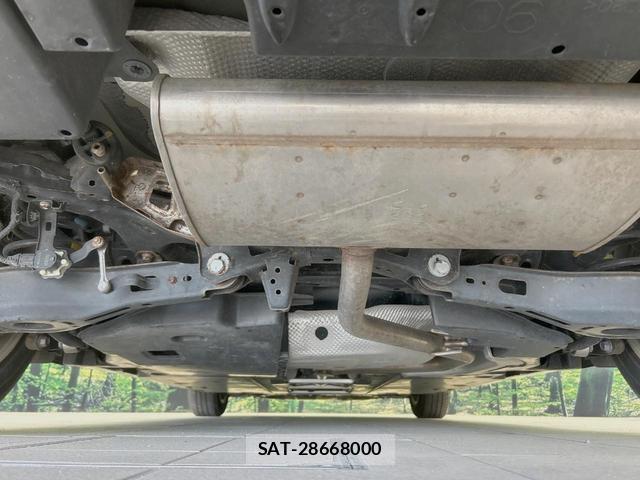 Toyota PRIUS 2017-08 8647968-18