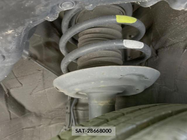 Toyota PRIUS 2017-08 8647968-19