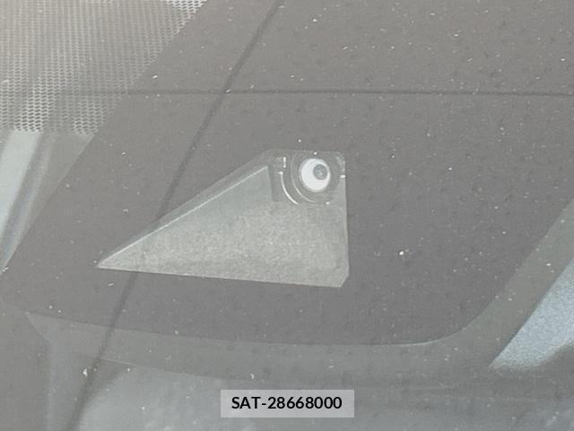 Toyota PRIUS 2017-08 8647968-4
