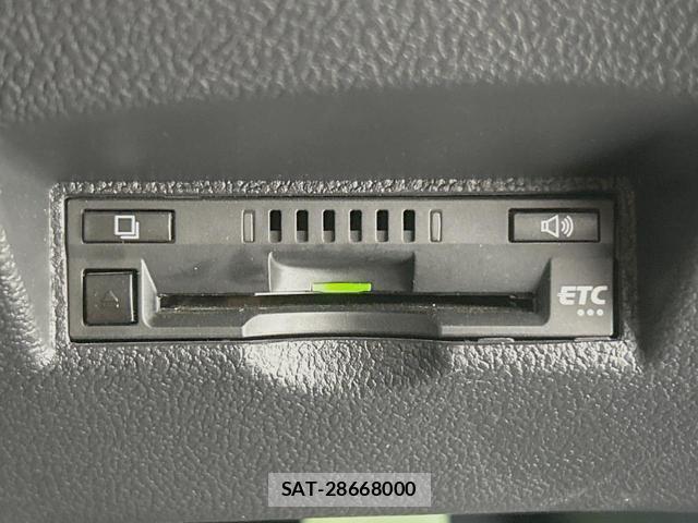Toyota PRIUS 2017-08 8647968-6