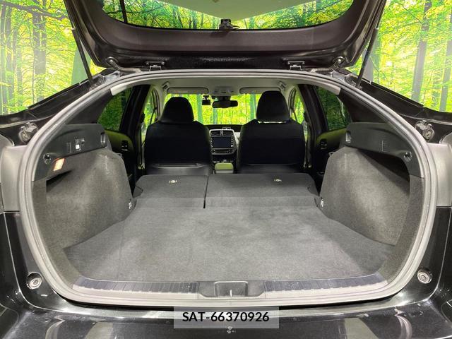 Toyota PRIUS 2021-11 8648278-11