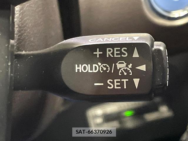 Toyota PRIUS 2021-11 8648278-8