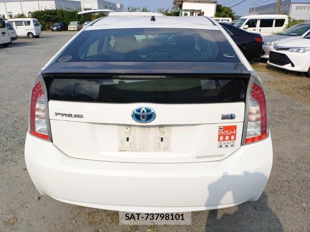 Toyota PRIUS 2015-08 8648626-1