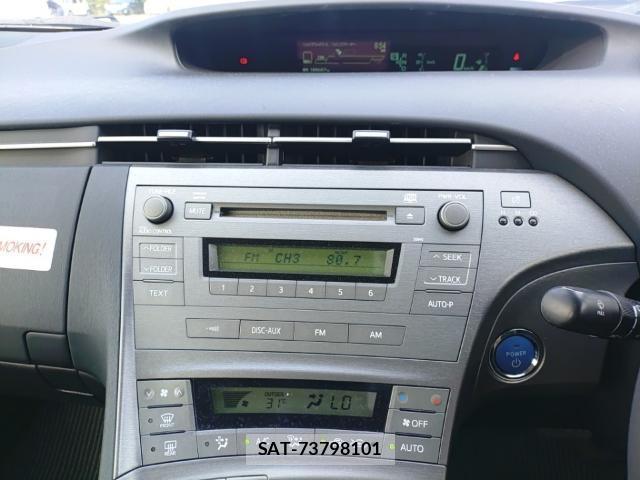 Toyota PRIUS 2015-08 8648626-10