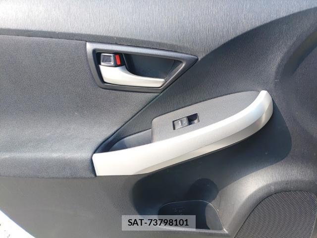 Toyota PRIUS 2015-08 8648626-12