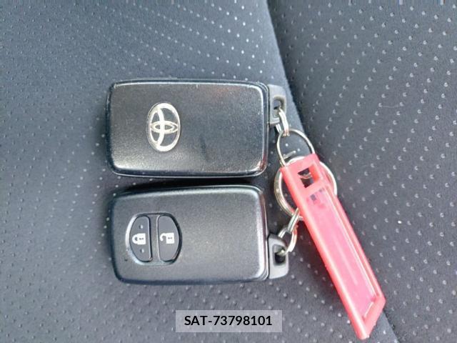 Toyota PRIUS 2015-08 8648626-14