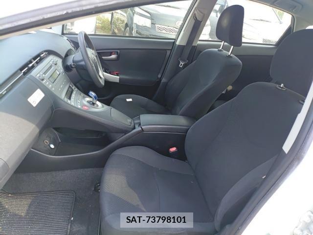 Toyota PRIUS 2015-08 8648626-15