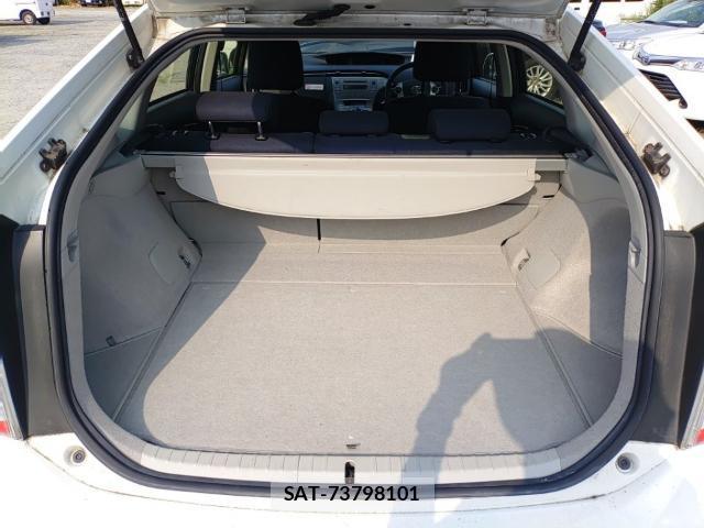 Toyota PRIUS 2015-08 8648626-7