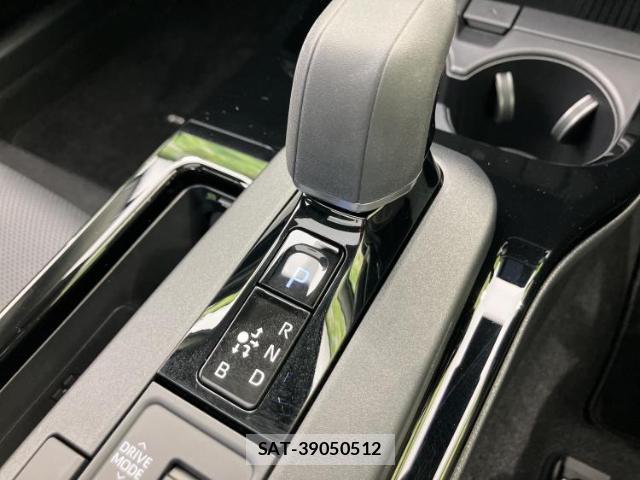 Toyota PRIUS 2023-05 8648819-17